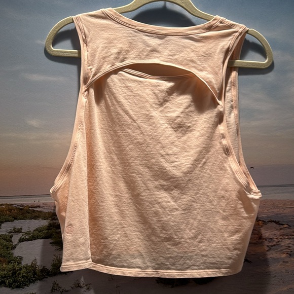 Lululemon Cut Back Crop Tank size 10 in Ballet Slipper - Picture 3 of 5